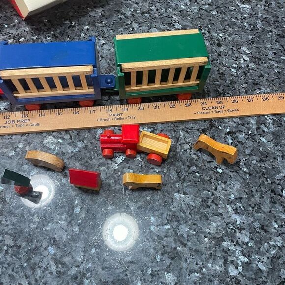Kurt S. Adler 24” Wooden Circus Train Set – 4 Cars, 12 Play Pieces – Vintage Hol - Picture 7 of 12